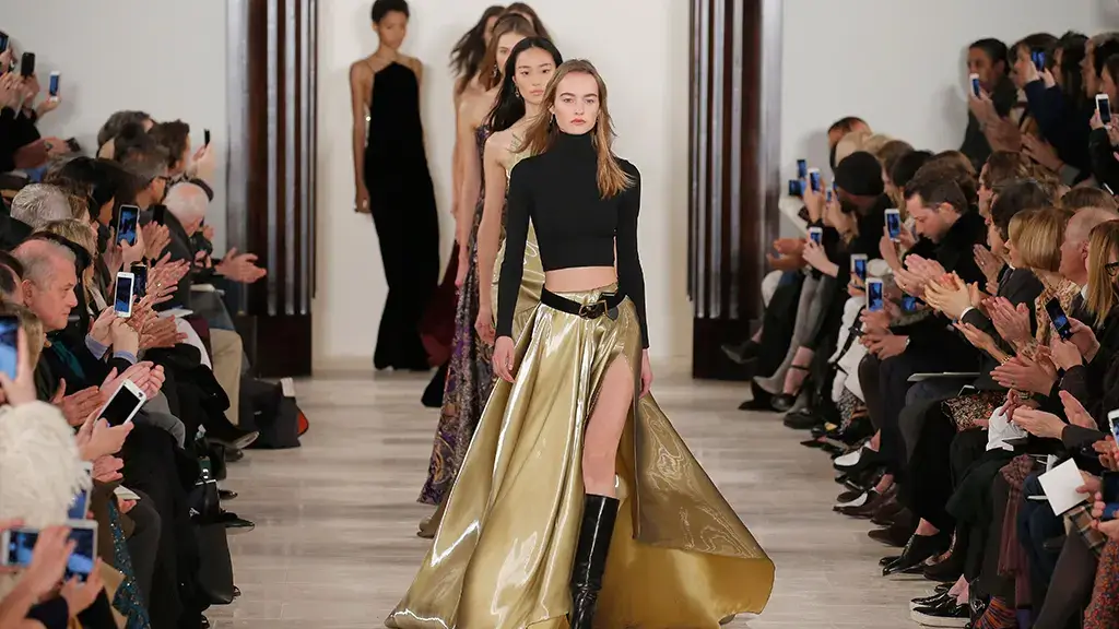 Grasping the Dress Code of the Fashion Show